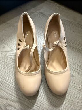 Women J. Adams nude Mary Jane pumps Size 8.5